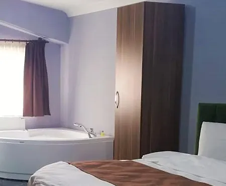 Centrum Hotel 2*